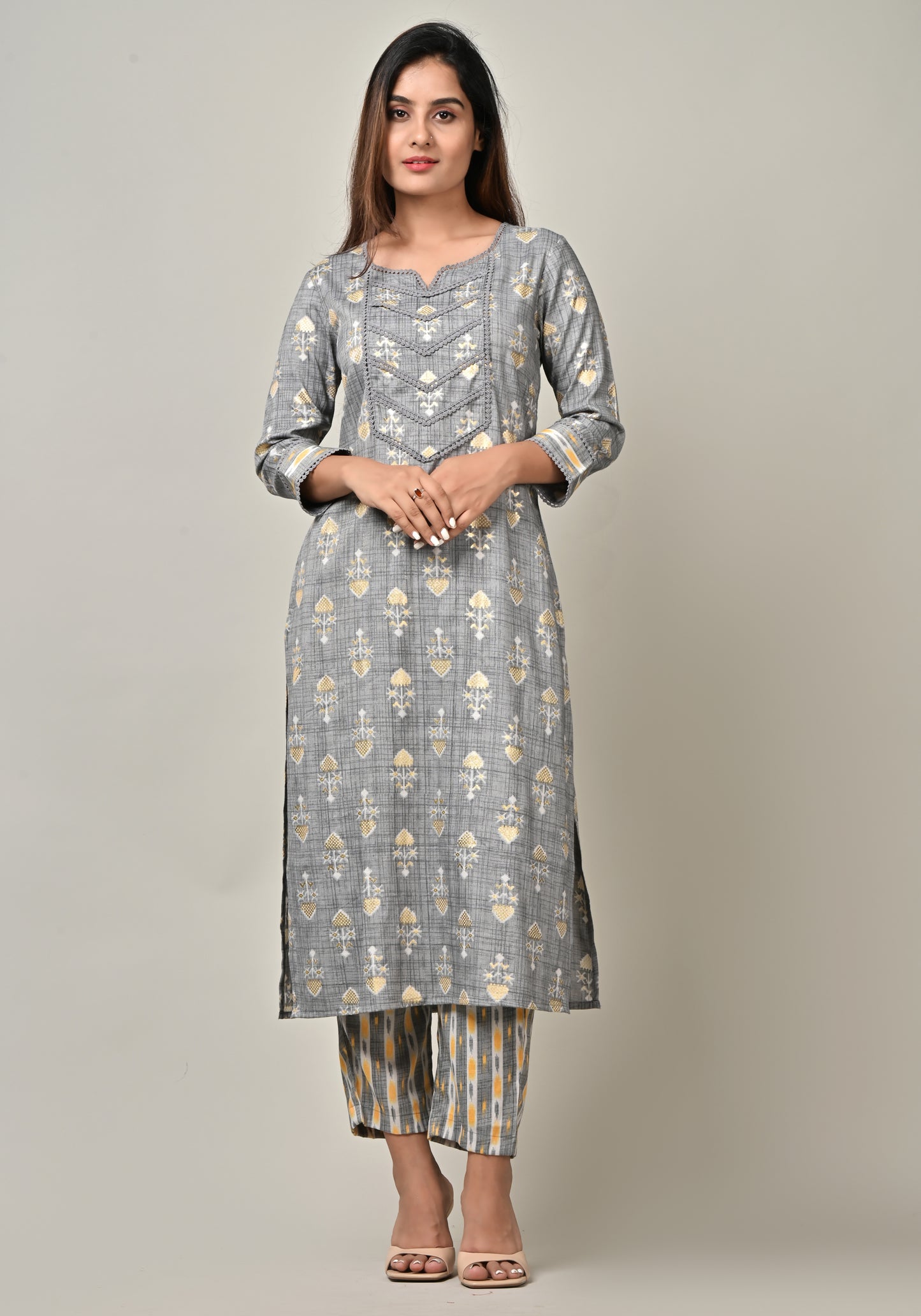 PUKHYA WOMEN'S GREY FOIL PRINTED STRAIGHT KURTA WITH PANTS VISCOSE