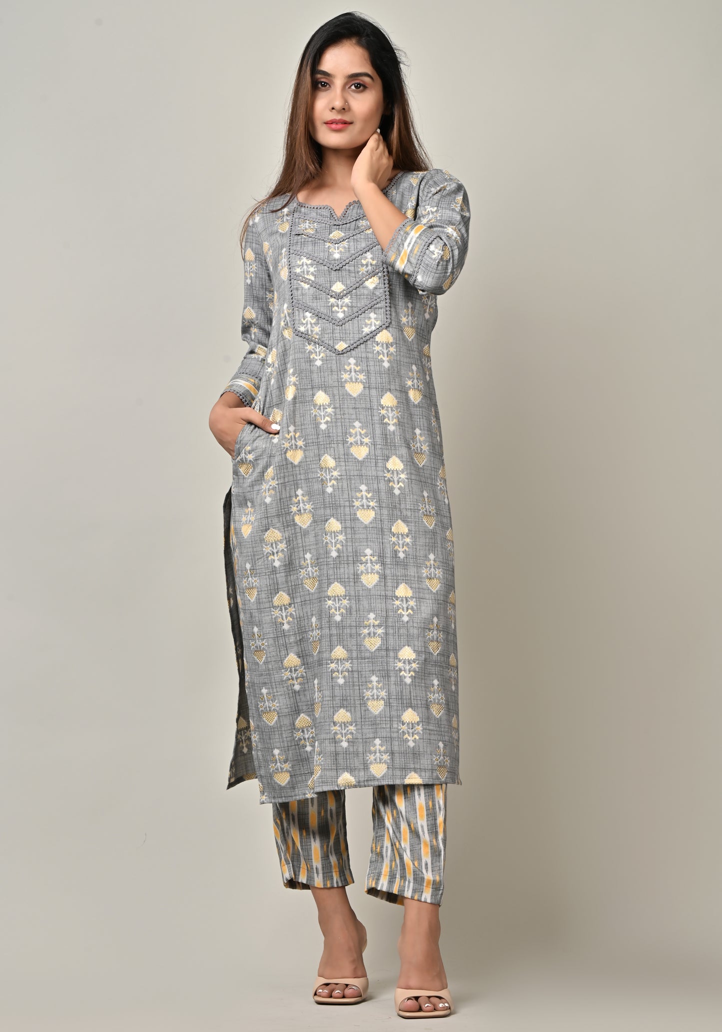 PUKHYA WOMEN'S GREY FOIL PRINTED STRAIGHT KURTA WITH PANTS VISCOSE