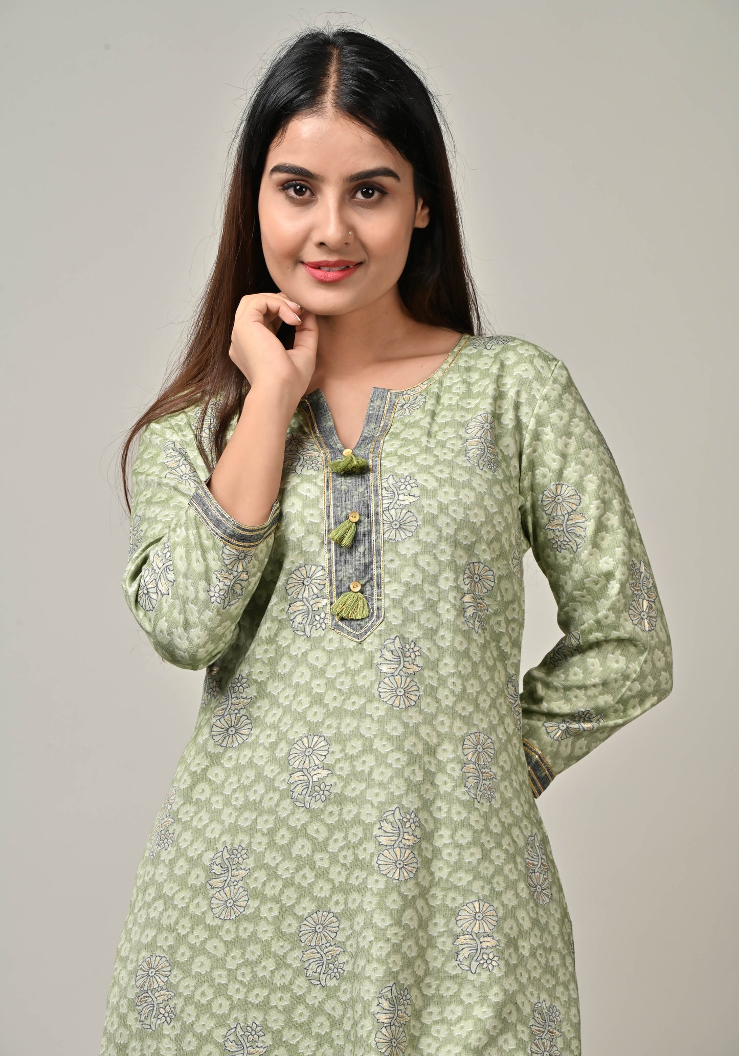 PUKHYA WOMEN'S GREEN FOIL PRINTED STRAIGHT KURTA WITH PANTS VISCOSE